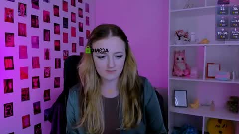 luna_berryy online show from August 13, 1:08 am