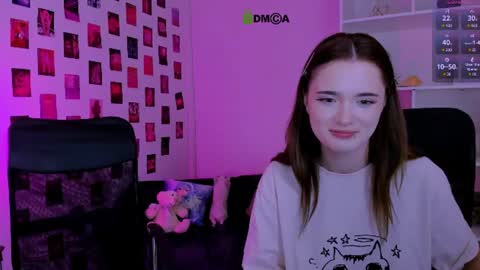 luna_berryy online show from August 13, 3:20 am