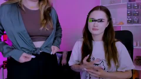 luna_berryy online show from August 13, 4:26 am