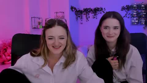 luna_berryy online show from August 14, 9:18 pm