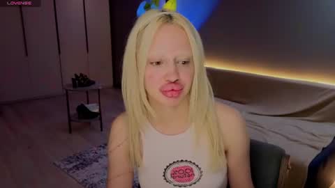luna_beverly online show from August 2, 1:12 am