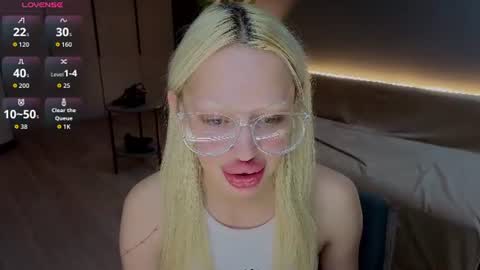 luna_beverly online show from August 10, 12:45 am