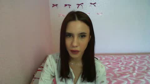 Luna Bii online show from April 18, 1:32 am