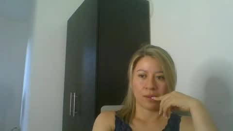 luna_desiree online show from August 6, 10:09 pm