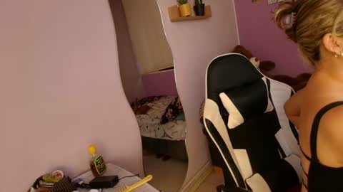 luna_desiree online show from August 14, 10:46 pm