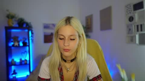 luna_grace18 online show from August 2, 6:48 pm