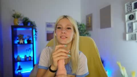 luna_grace18 online show from August 3, 8:16 pm