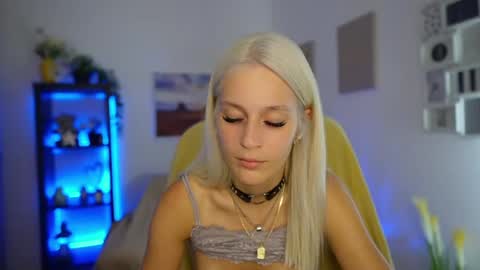 luna_grace18 online show from August 6, 7:46 pm
