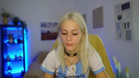 luna_grace18 online show from August 11, 4:20 pm