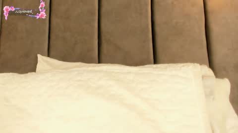 luna_honey9 online show from August 7, 8:14 am