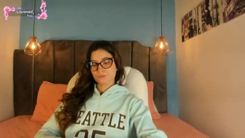 luna_honey9 online show from August 14, 4:49 am