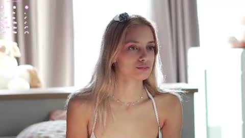 Mia online show from August 16, 3:10 am