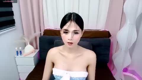 luna_moore12 online show from June 24, 11:12 am
