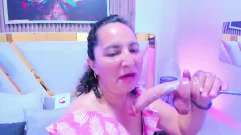 luna_naughty1 online show from August 12, 9:50 pm