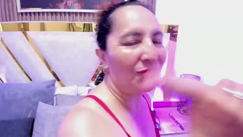 luna_naughty1 online show from August 13, 11:19 pm