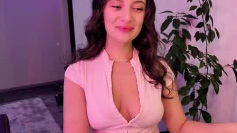 luna_raee online show from July 19, 5:20 am