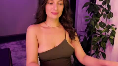 luna_raee online show from August 5, 5:22 pm