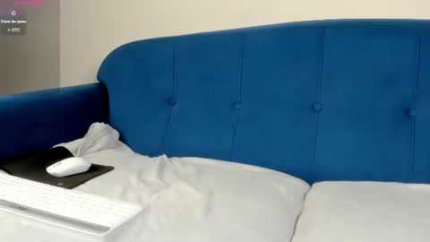 luna_sinn online show from August 15, 7:01 am