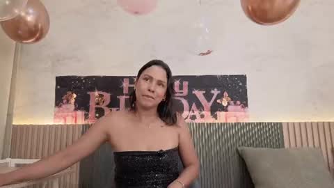 luna_valle online show from August 17, 9:42 pm