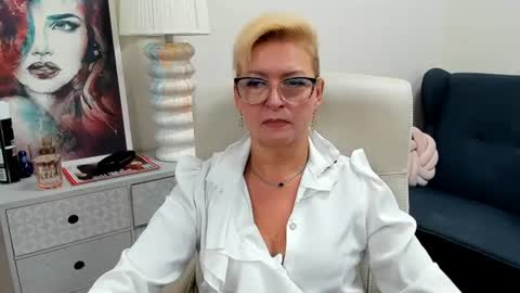 L u n a online show from July 24, 7:44 am
