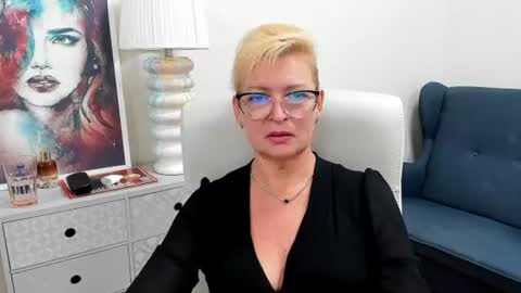 L u n a online show from July 25, 11:14 am