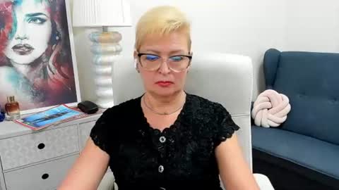L u n a online show from August 13, 10:07 am