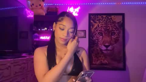 lunaa_11 online show from May 7, 6:14 am