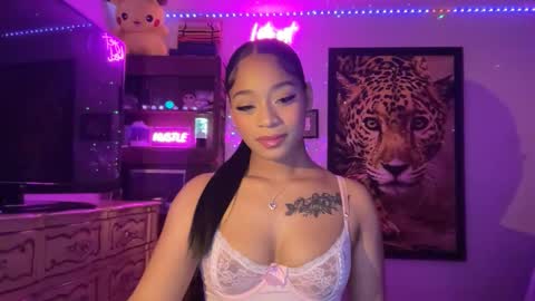 lunaa_11 online show from May 15, 5:29 am