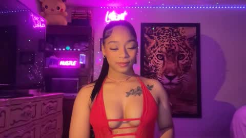 lunaa_11 online show from May 20, 5:41 am