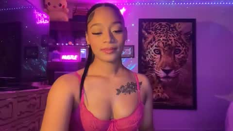 lunaa_11 online show from May 21, 5:31 am