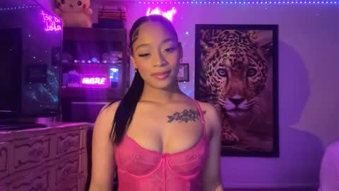 lunaa_11 online show from May 21, 6:37 am