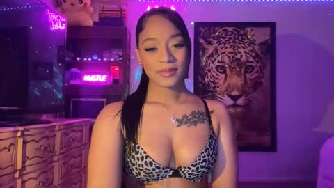 lunaa_11 online show from May 22, 5:20 am