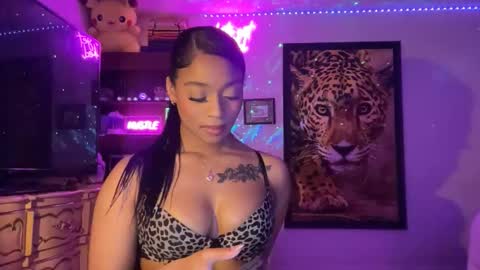 lunaa_11 online show from May 22, 7:32 am