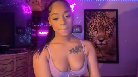 lunaa_11 online show from May 30, 5:10 am