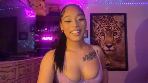 lunaa_11 online show from May 30, 6:16 am