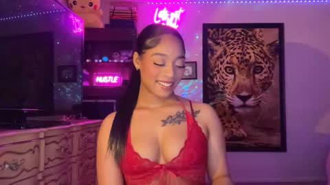 lunaa_11 online show from June 4, 7:45 am