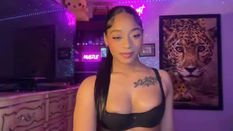 lunaa_11 online show from June 5, 5:56 am