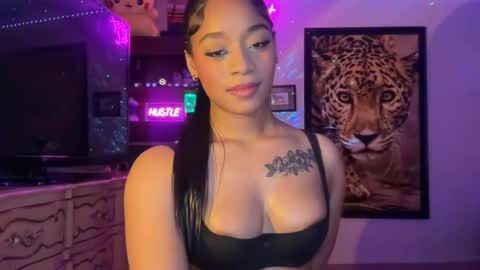 lunaa_11 online show from June 5, 7:02 am