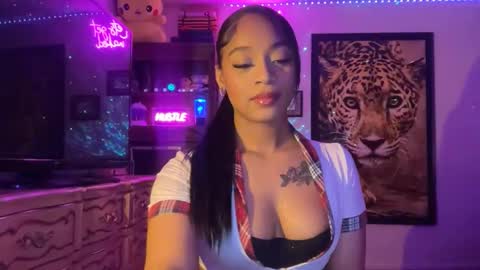 lunaa_11 online show from June 11, 6:08 am