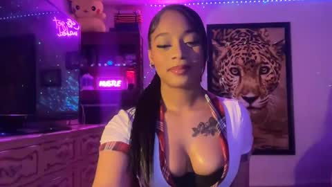 lunaa_11 online show from June 11, 8:20 am
