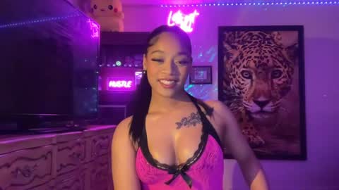 lunaa_11 online show from June 18, 6:46 am