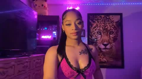 lunaa_11 online show from June 18, 7:52 am