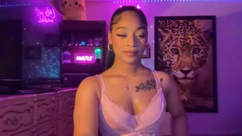 lunaa_11 online show from June 19, 5:51 am