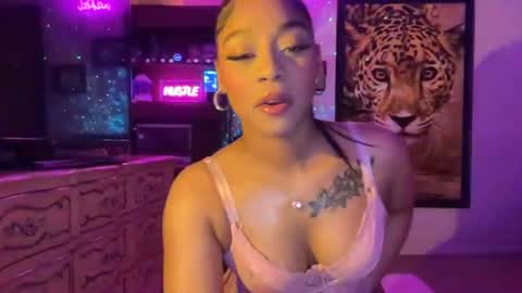 lunaa_11 online show from June 19, 6:57 am