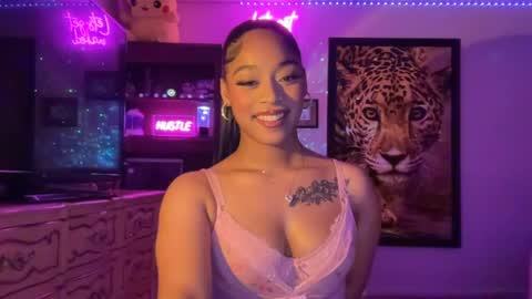 lunaa_11 online show from June 19, 8:03 am