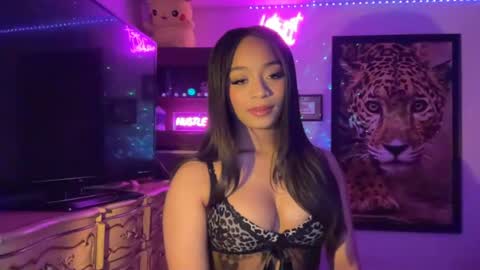 lunaa_11 online show from June 27, 7:11 am