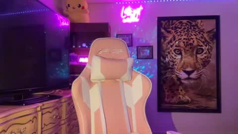 lunaa_11 online show from July 15, 6:47 am