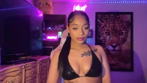 lunaa_11 online show from July 29, 7:15 am
