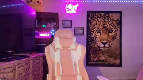 lunaa_11 online show from August 1, 5:24 am