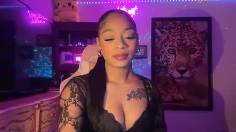lunaa_11 online show from August 14, 5:22 am